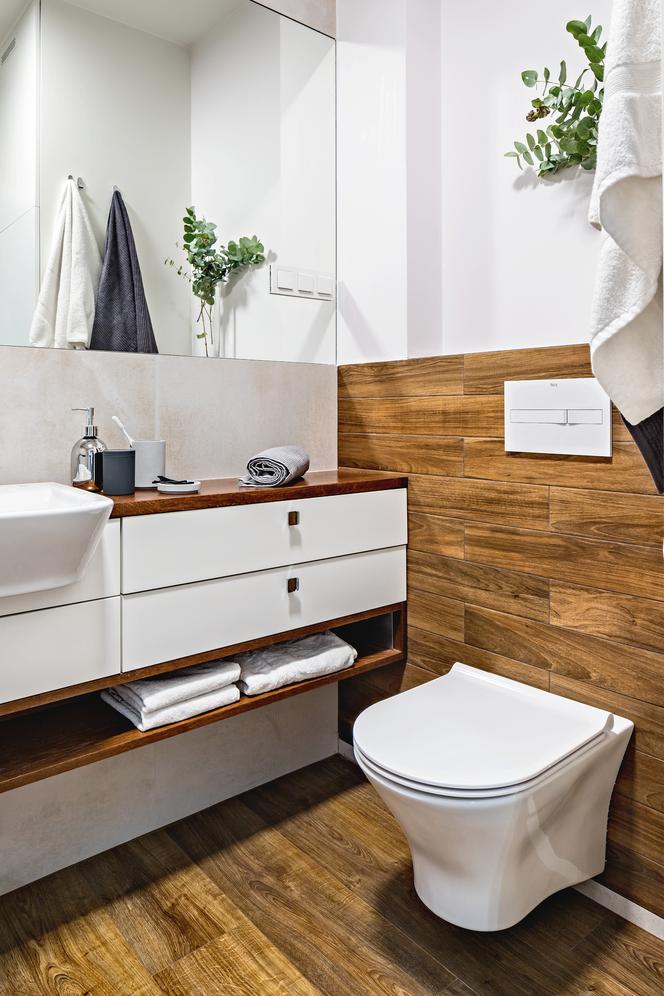 Łazienka - okładziny imitujące drewno
