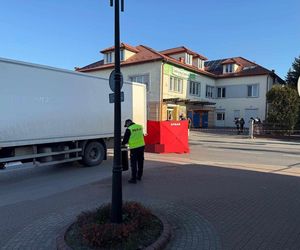 Tragiczny wypadek pod Tarnowem. Ciężarówka potrąciła pieszego