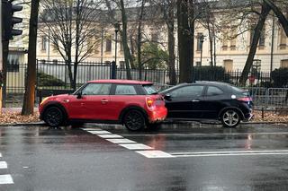 Niecodzienna kolizja w Śródmieściu. Pijana zgłosiła pijanego, oboje zostali zatrzymani