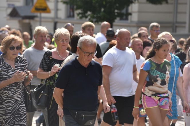 Marsz Milczenia dla Klaudii w Toruniu. „Niech nasza cisza przemówi głośniej niż słowa” [GALERIA]