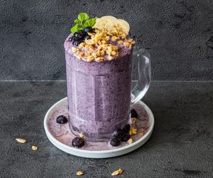 Niecodzienny koktajl borówkowy. Ten składnik może zaskakiwać