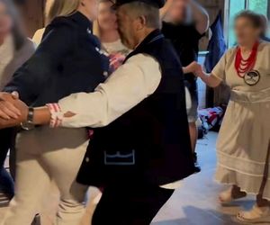 Porwał Martę Nawrocką do tańca 