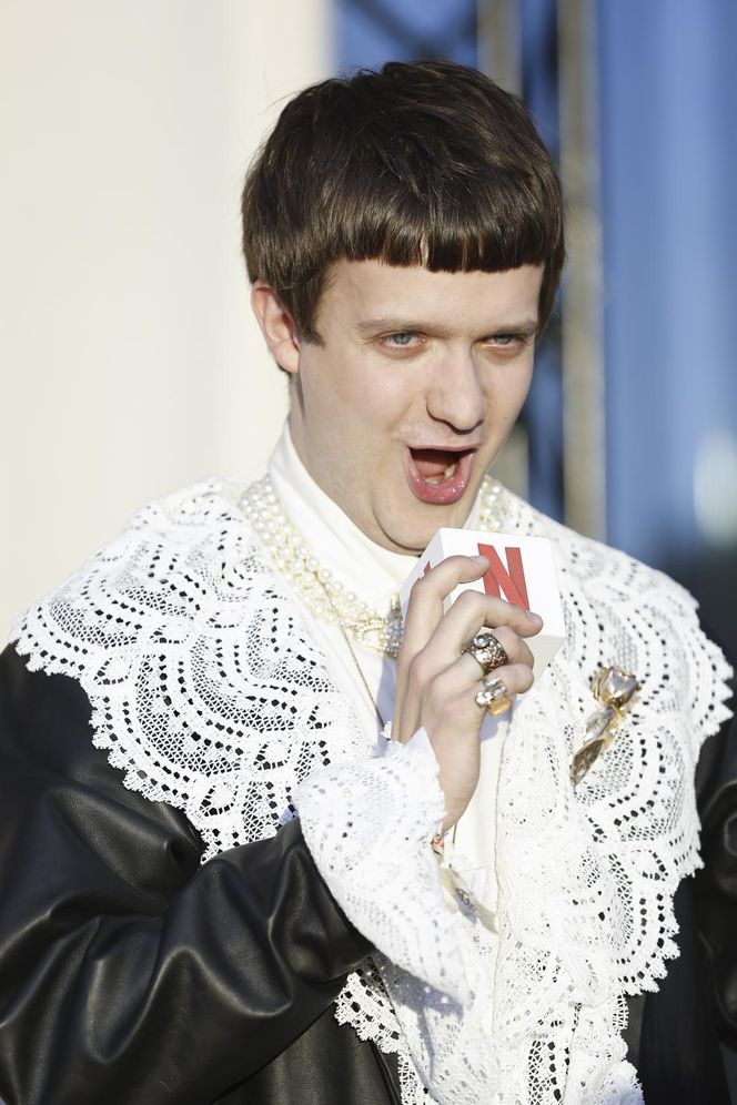 Premiera serialu "1670"! Herman w gorsecie, kwiecista Dębska i Byczkowska w białych majtkach