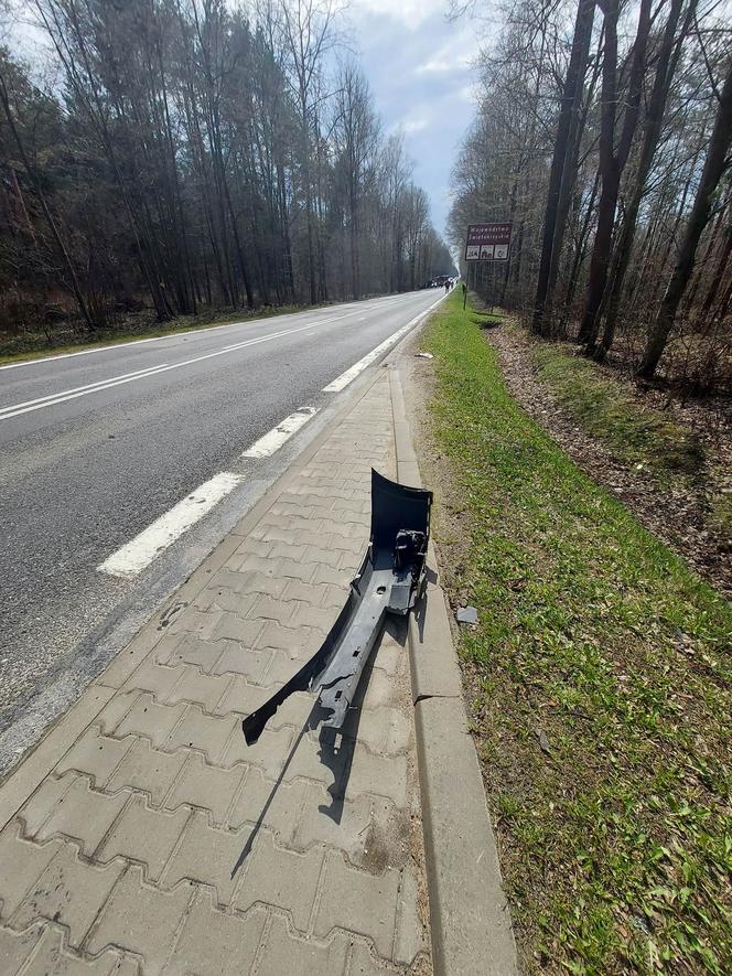 Pod Lubienią dachowało auto osobowe. Jedna osoba poszkodowana