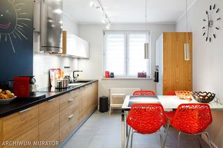 Kolor w kuchni  czerwone krzesła
