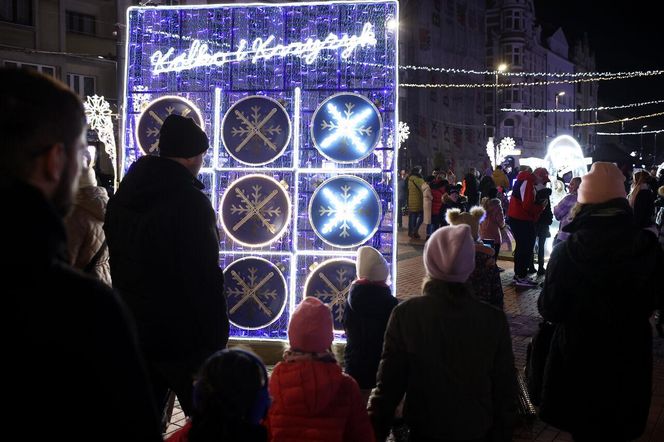 Bytomski rynek świeci się jak choinka. Gwiazda DeLoreana rozświetliła Bytomski Jarmark Świąteczny