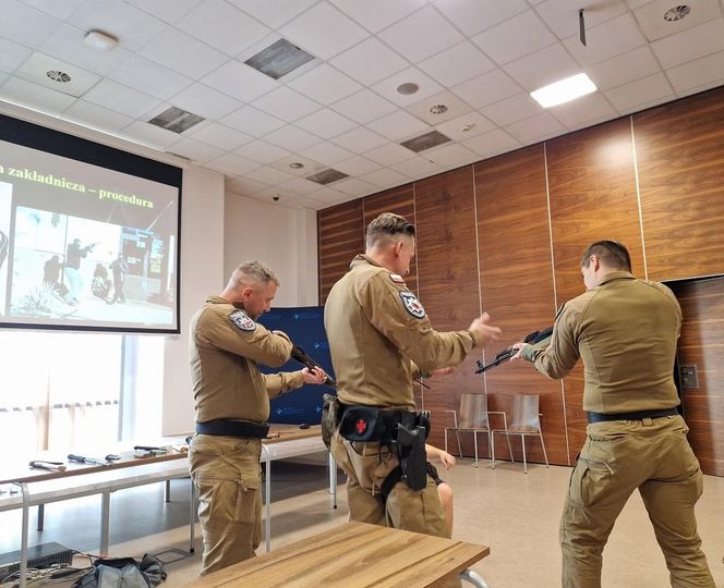 Jak przetrwać atak w szpitalu? Krakowska policja szkoli medyków z procedur antyterrorystycznych