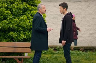 Feraye odkryje, że Melis jest szantażowana przez Ragipa.