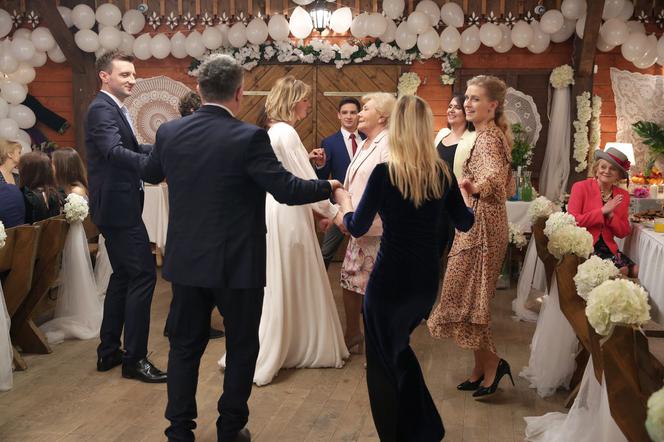 M jak miłość, odcinek 1451. Ula (Iga Krefft), Barbara (Teresa Lipowska), Bartek (Arkadiusz Smoleński), Natalka (Marcjanna Lelek)