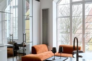  Apartament w neogotyckim gmachu z wnętrzem