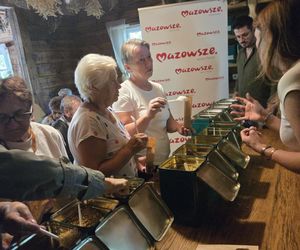 Były opowieści o herbacianych zwyczajach, wspomnienia dawnych spotkań przy stole, a także degustacje różnych gatunków herbat 