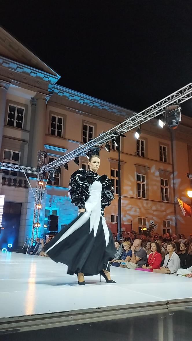 RADOM FASHION SHOW