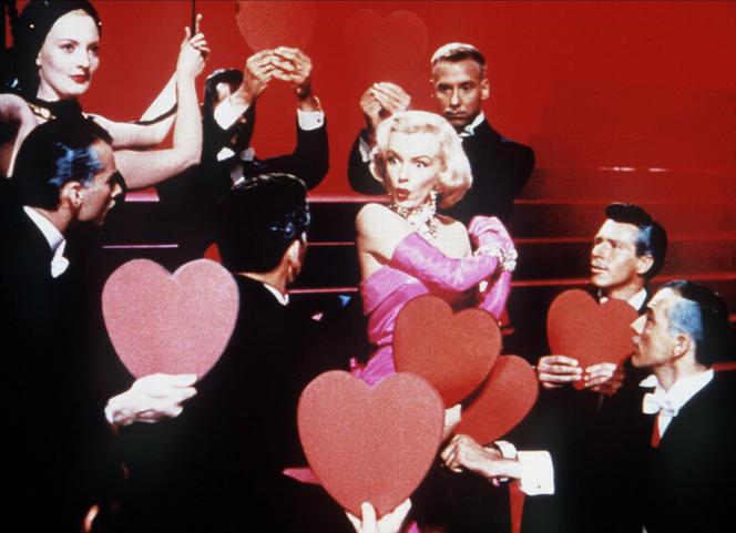 Monroe wykonująca piosenkę „Diamenty to najlepsi przyjaciele dziewczyny” w filmie „Mężczyźni wolą blondynki” (1953)