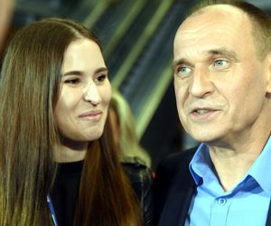 Córka Kukiza pokazała zdjęcie ze ślubu cywilnego! Para młoda postawiła na oryginalne stylizacje