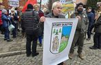 Protest mieszkańców gminy Purda pod olsztyńskim ratuszem