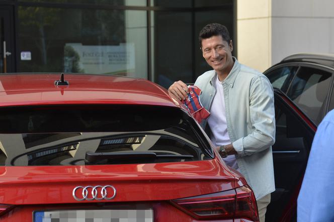 Mama Roberta Lewandowskiego wozi syna bryką wartą ćwierć miliona złotych