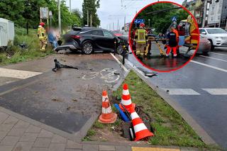 Wjechał na chodnik i huknął w dwie kobiety i dziecko! Przerażający wypadek na skrzyżowaniu [ZDJĘCIA]