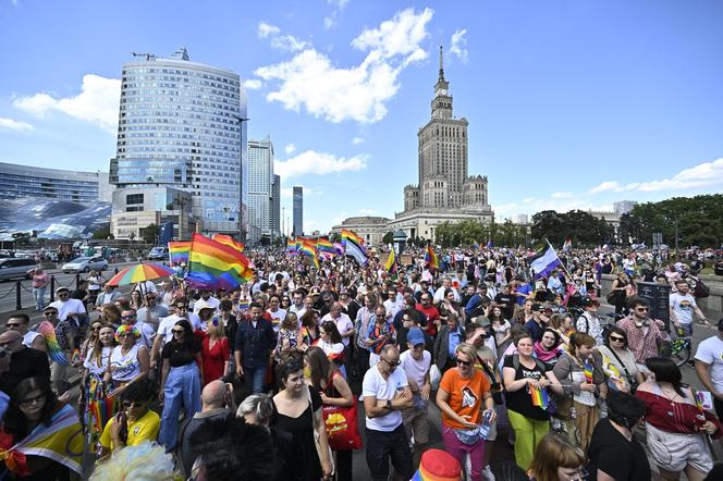 Parada Równości przeszła ulicami Warszawy. Tłumy uczestników