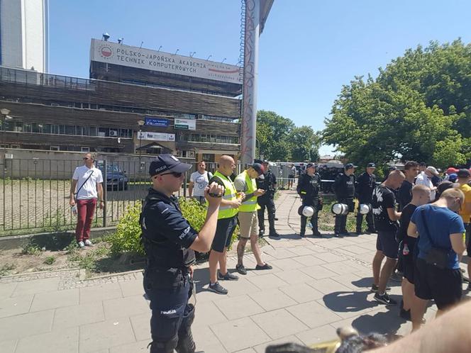 Górnicy protestują przed siedzibą PiS