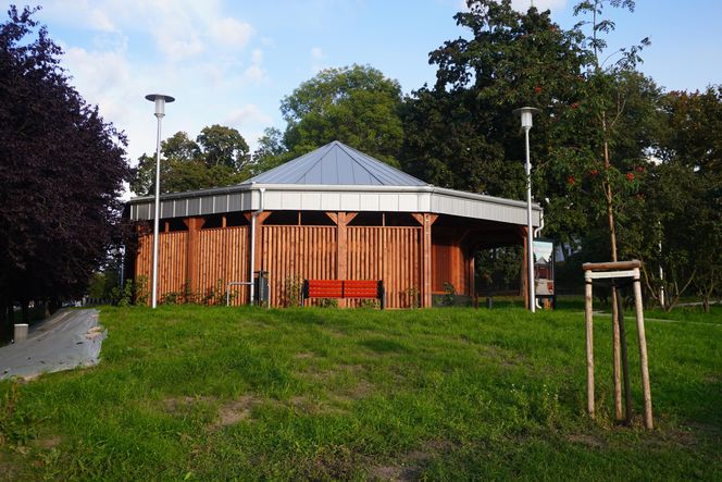 Tężnia solna w Parku im. Dziekońskiej w Białymstoku