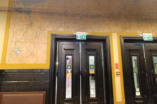 Mc Donald's  w Gdyni w historycznym wnętrzu