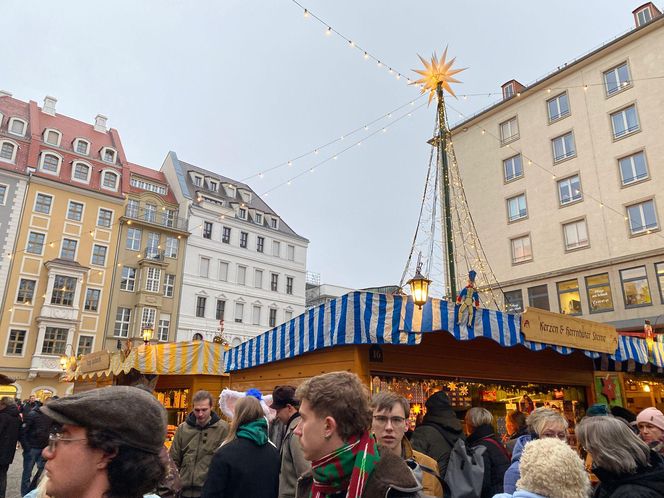 Najstarszy jarmark bożonarodzeniowy w Niemczech. Drezno zachwyca turystów z całego świata 