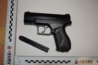 Najpierw groził śmiercią, później przyszedł z maczetą. Agresywny 29-latek w areszcie