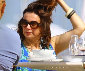 Renata Dancewicz kurzy na plaży