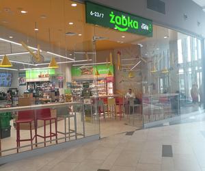 Pierwszy taki lokal w Polsce. Żabka otworzyła swoją restaurację w Poznaniu. Zobaczycie tam latające frytki! 