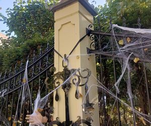 Willa na Jaśkowej Dolinie w Gdańsku znów straszy! Tegoroczny motyw Halloween budzi niepokój