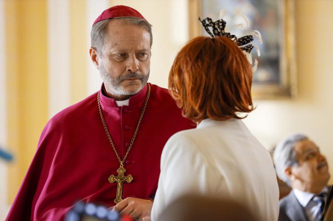 Ojciec Mateusz 26 sezon. Ksiądz Mateusz (Artur Żmijewski), Natalia (Kinga Preis)