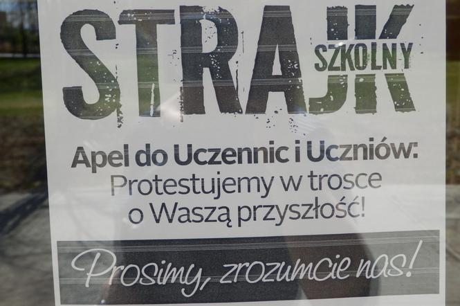 Nauczyciele w całej Polsce strajkują już trzeci tydzień