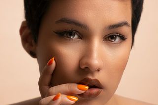 Jesień na paznokciach mieni się kolorami. Oto najmodniejszy manicure nadchodzącego sezonu!