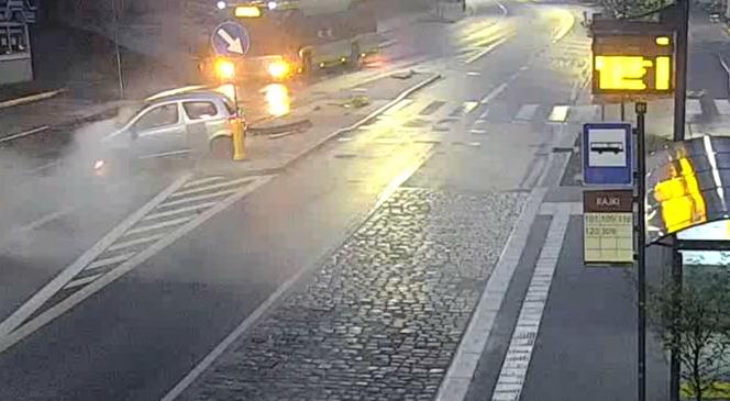 Szalony rajd ulicami Olsztyna! 30-latek huknął w autobus, a później rozbił przed komendą policji [ZDJĘCIA]