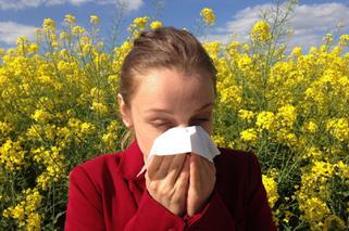 Uczulenia i alergie wiosenne: Co uczula w marcu? [Objawy, pylenie]