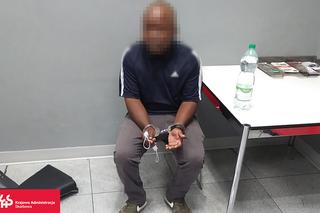 Warszawa. 4 kg heroiny ukryte w dnie walizki