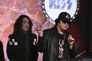 Muzycy Kiss oddali hołd Ace'owi Frehleyowi. Zagrali dwa koncerty bez masek! 