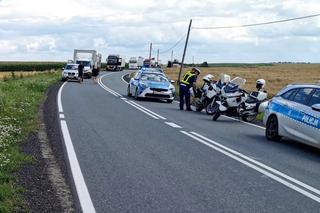 Wypadek na DK40. 40-latka ranna po zderzeniu z 23-letnim kierowcą