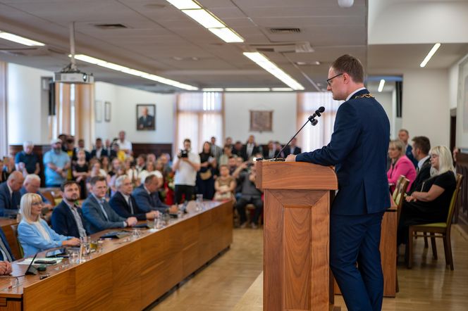 Zaprzysiężenie nowego prezydenta Zabrza. Kamil Żbikowski złożył ślubowanie i zwrócił się do mieszkańców