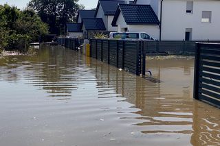 Lewin Brzeski nadal pod wodą