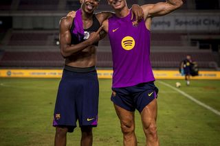 Lewandowski kopie jak Van Damme