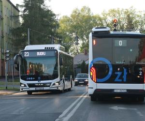 Wybili szybę w miejskim autobusie. Takie zdarzenie na Radomskiej w Starachowicach