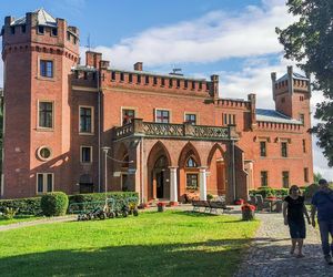 Ten pałac w woj. warmińsko-mazurskim wygląda jak z bajki. Powstał w XIX wieku 