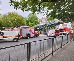 Ludzie usłyszeli huk, z okien buchnął pył. Runęła część zabytkowej kamienicy w Śródmieściu