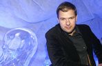Tak Tomasz Karolak wyglądał prawie 20 lat temu! Już wtedy występował w hitowych komediach