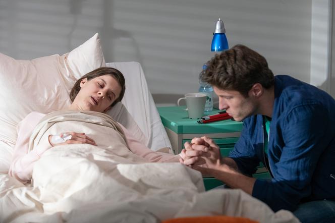 Na Wspólnej, odcinek 2823, Olaf (Maciej Brzoska), Ada (Wiktoria Wolańska)