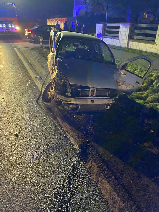 Czołowe zderzenie trzech aut pod Krakowem