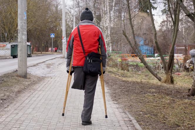 Nie ma nogi i połowy miednicy, ale ZUS odmawia mu renty. Pan Krzysztof miesięcznie ma na życie... 215 zł