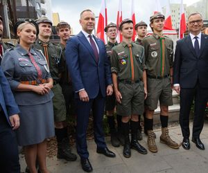Prezydenci Duda i Nawrocki wzięli udział w uroczystości upamiętniającej ofiary Rzezi Woli