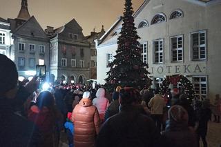 W sercu olsztyńskiej Starówki zapłonęła choinka! Odpalamy święta z Miejskim Ośrodkiem Kultury